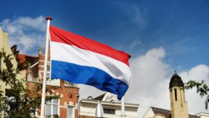 انهيار الحكومة الهولندية بسبب خلافات الهجرة: تحديات المهاجرين تهز السياسة الهولندية